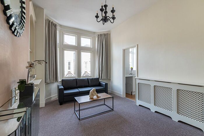 1 Bedroom Flat To Rent In Whittingstall Road, Parsons Green, SW6
