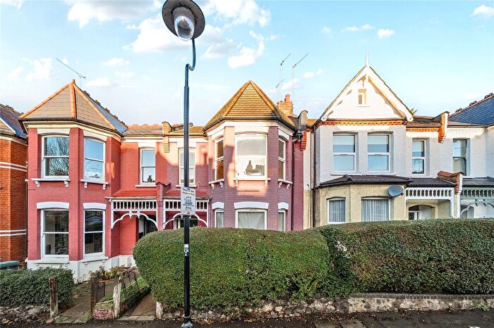 4 Bedroom Terraced House For Sale In Greenham Road, London, N10