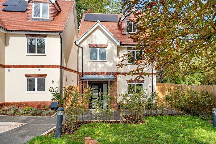 4 Bedroom Property For Sale In Apple Tree Grove, Pollards Hill North, SW16