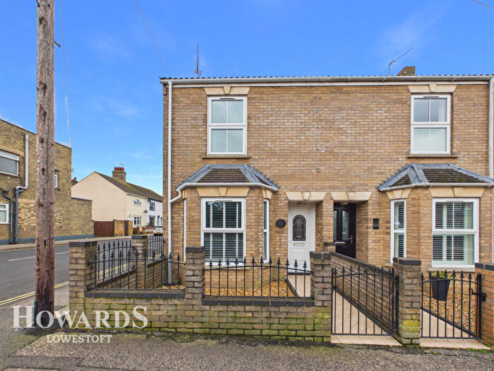 3 Bedroom End Of Terrace House For Sale In London Road South, Lowestoft, NR33