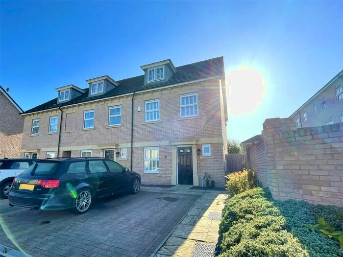 4 Bedroom End Of Terrace House To Rent In St Andrews Walk, Newton Kyme, LS24
