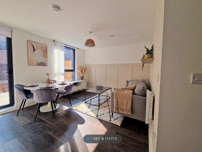 1 Bedroom Flat To Rent In Birch House, High Wycombe, HP11