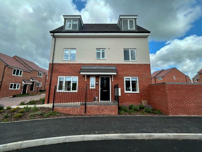 4 Bedroom Detached House To Rent In Horwood Drive, NG4