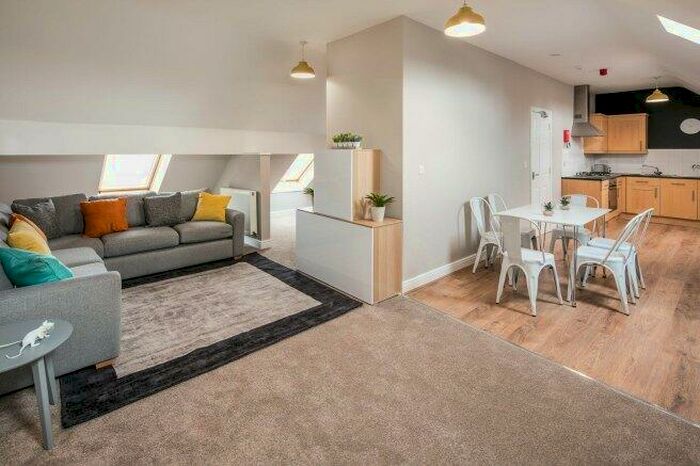 7 Bedroom Flat To Rent In Grosvenor Road, L15