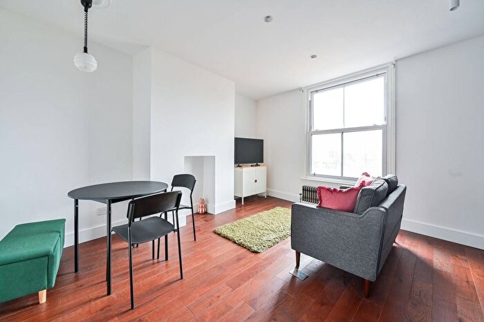 2 Bedroom Flat To Rent In Grange Road, Bermondsey, London, SE1