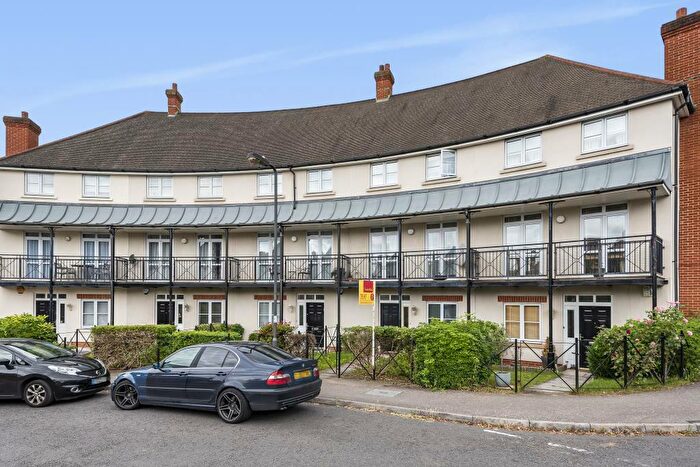 4 Bedroom Town House To Rent In Stanmore, Harrow, HA7