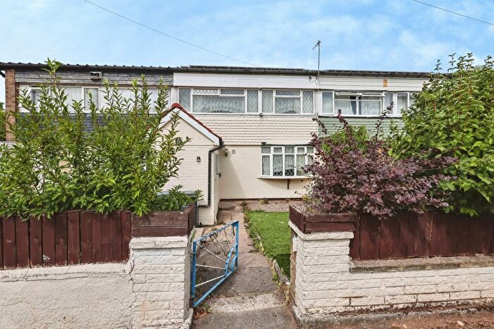 3 Bedroom Terraced House For Sale In Louise Croft, Birmingham, B14