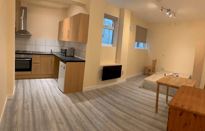 Studio To Rent In High Road, Ilford, IG1