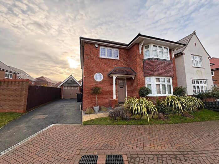 3 Bedroom Detached House For Sale In Dove Close, Caddington, Bedfordshire, LU1