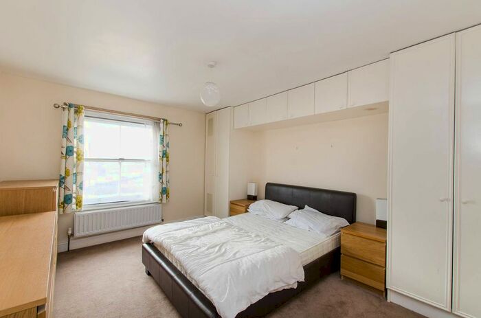 2 Bedroom Flat To Rent In Philbeach Gardens, Earls Court, London, SW5