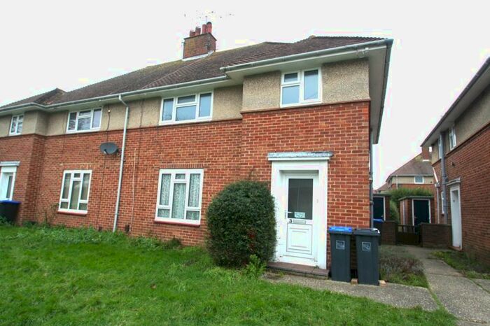 2 Bedroom Flat To Rent In Ivydore Close, Worthing, BN13