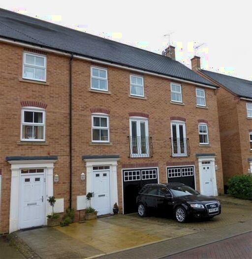 3 Bedroom Town House To Rent In Rawlinson Road, Crawley, RH10