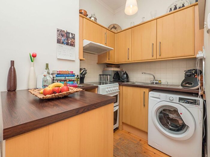 1 Bedroom Flat To Rent In Lyne Street, Edinburgh, EH7