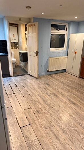 1 Bedroom Flat To Rent In Oaklands Park Avenue, Ilford, IG1