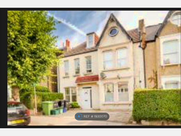 2 Bedroom Flat To Rent In Whitworth Road, London, SE25