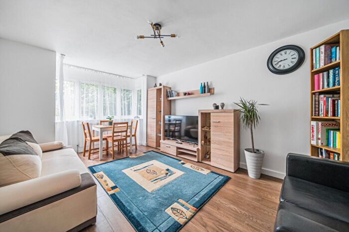 2 Bedroom Flat For Sale In Oliver Grove, South Norwood, London, SE25