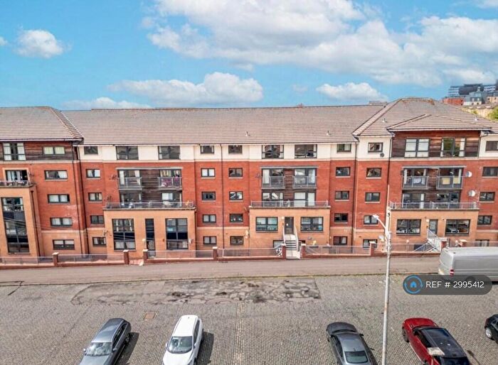 2 Bedroom Flat To Rent In Lymburn St, Glasgow, G3