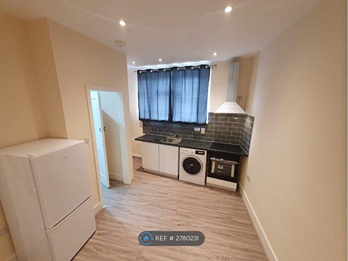 Studio To Rent In Station Road, London, NW10