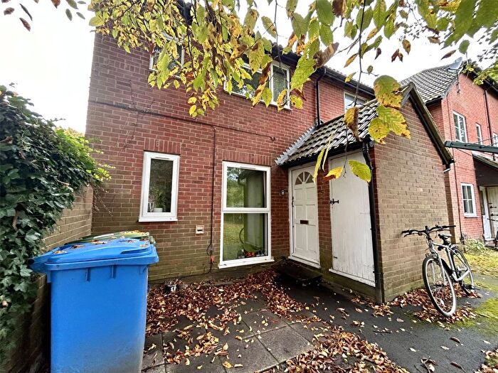 1 Bedroom Terraced House To Rent In Vesey Close, Farnborough, GU14