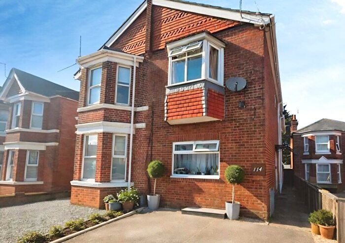 2 Bedroom Flat To Rent In Winchester Road, Southampton, Hampshire, SO16