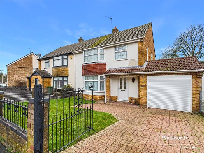 3 Bedroom Semi Detached House For Sale In Warborough Avenue, Tilehurst, Reading, Berkshire, RG31