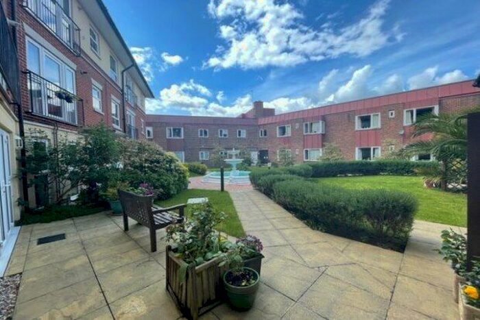 2 Bedroom Flat To Rent In Rollesbrook Gardens, Southampton, SO15