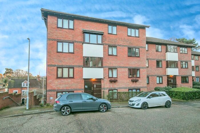 2 Bedroom Flat For Sale In Oakstead Close, Ipswich, IP4