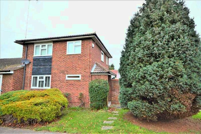 2 Bedroom Semi-Detached House To Rent In Pine Close, Wickford, SS12