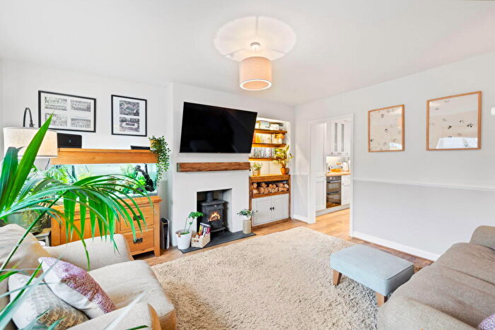 2 Bedroom End Of Terrace House For Sale In Saxbys Lane, Lingfield, RH7