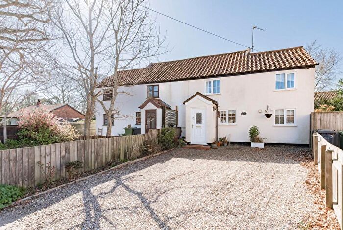 2 Bedroom Cottage For Sale In Main Road, Filby, NR29