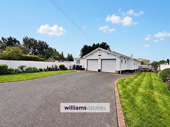 3 Bedroom Detached Bungalow For Sale In Cader Avenue, Kinmel Bay, LL18
