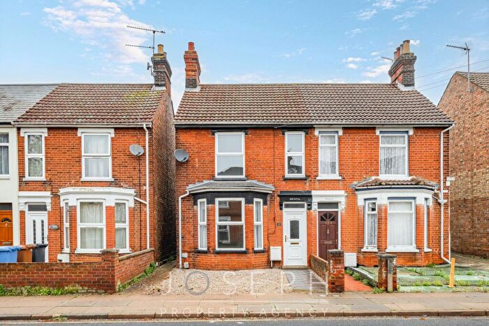 3 Bedroom Semi Detached House For Sale In Foxhall Road, Ipswich, IP3