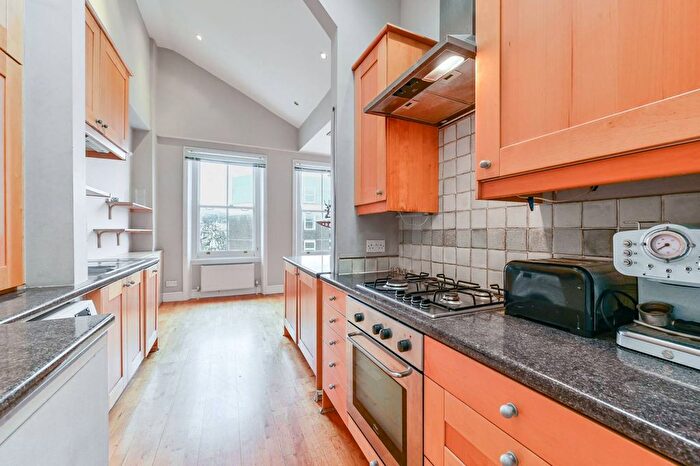 2 Bedroom Flat For Sale In Warwick Avenue, Little Venice, London, W9