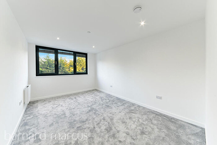 1 Bedroom Apartment To Rent In High Road, Whetstone, N20