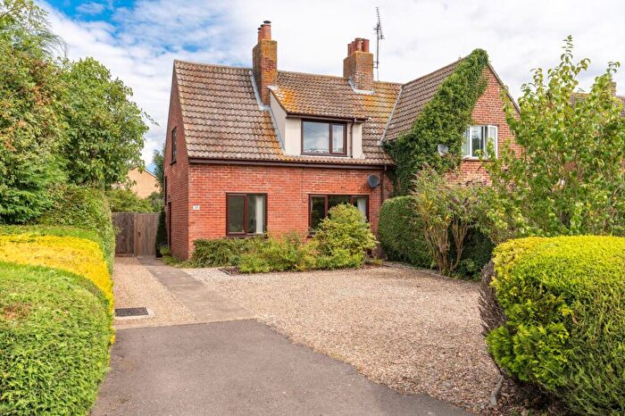 3 Bedroom Semi-Detached House For Sale In Chapel Road, Hainford, NR10
