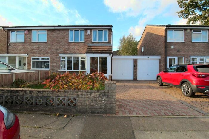 3 Bedroom Link Detached House To Rent In Cornel Close, Birmingham, B37