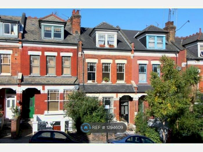 2 Bedroom Flat To Rent In Floor, London N8
