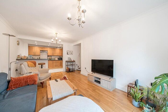 2 Bedroom Flat To Rent In Compass Lane, Bromley, BR1