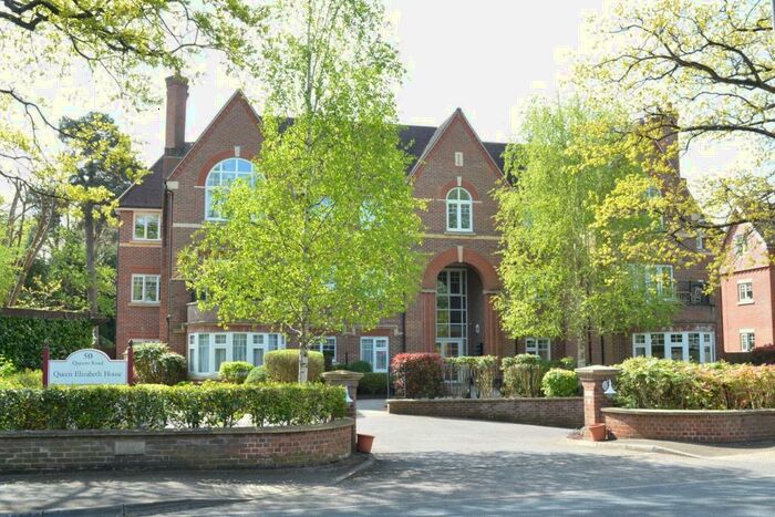 2 Bedroom Apartment To Rent In Queens Road, Weybridge, KT13