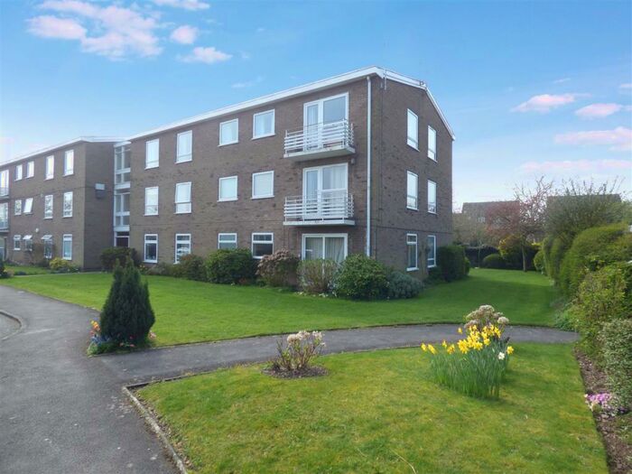 2 Bedroom Flat To Rent In Padua, Warwick Court, Stratford-Upon-Avon, CV37