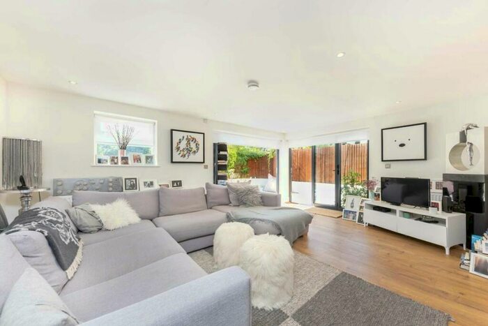 3 Bedroom Flat To Rent In Adelaide Road, Chalk Farm, NW3