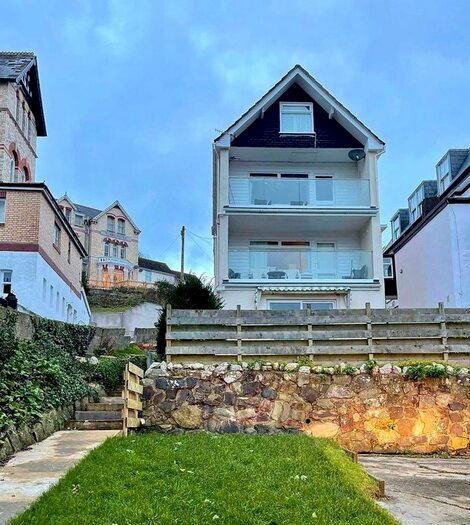 1 Bedroom Flat To Rent In Torrs Park, Ilfracombe EX34