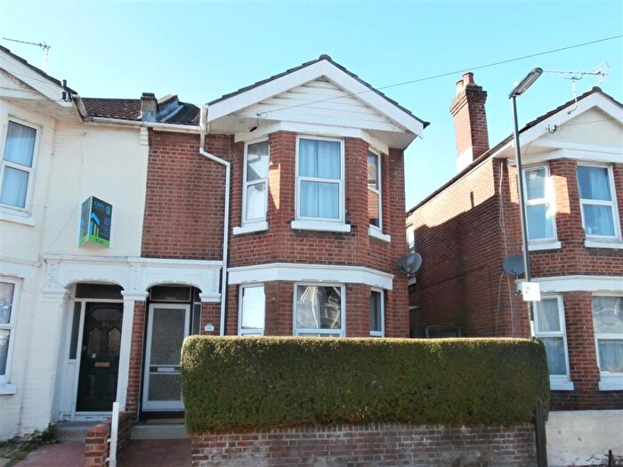 5 Bedroom Semi-Detached House To Rent In Harborough Road, Southampton, SO15