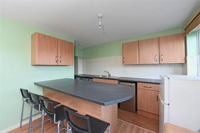 1 Bedroom Flat To Rent In Field Court, Wellington Road, Wimbledon Park, SW19
