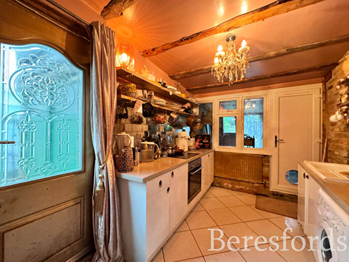 3 Bedroom End Of Terrace House For Sale In Diban Avenue, Hornchurch, RM12