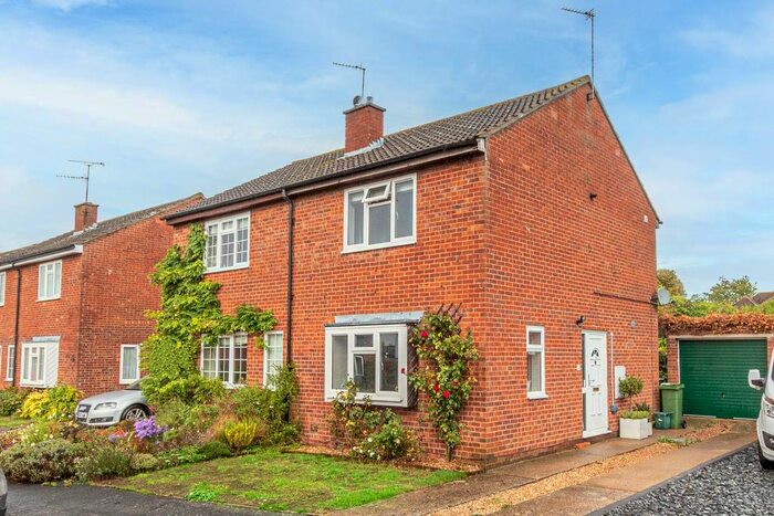 2 Bedroom Property For Sale In Lukes Lea, Marsworth, Tring, HP23