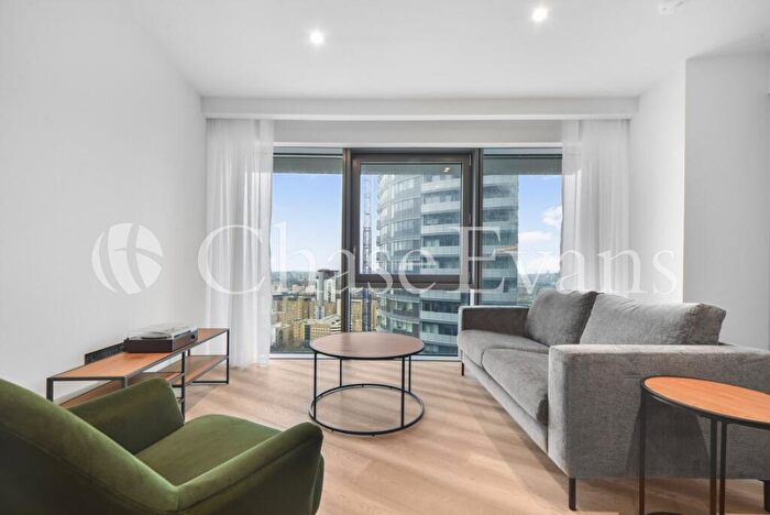 2 Bedroom Flat To Rent In Aspen At Consort Place, Marsh Wall, Canary Wharf, London, E22