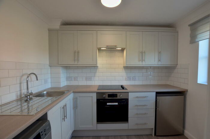 2 Bedroom Flat To Rent In The Beeches, Cambridge, CB4