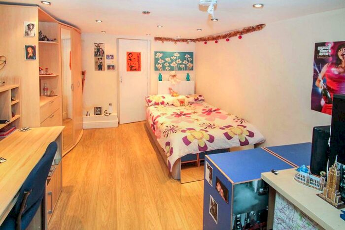 1 Bedroom Flat To Rent In Bainbrigge Road, Headingley, LS6