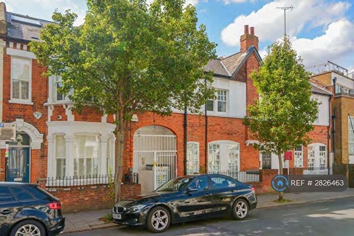 2 Bedroom Flat To Rent In Mossbury Road, London, SW11